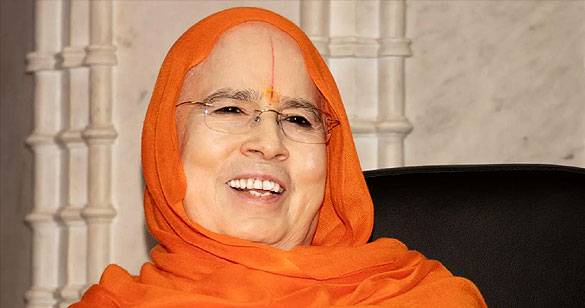 जगद्गुरु कृपालु महाराज की बेटी विशाखा पंचतत्व में विलीन, अंतिम दर्शन को उमड़ी भीड़