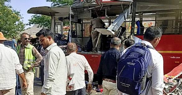 महाराष्ट्र के नासिक जिले में सड़क हादसा: 10 लोगों की मौत और 30 घायल