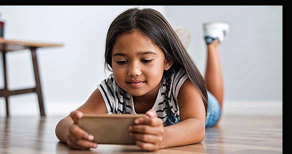 स्मार्टफोन पर समय बिताने का सबसे ज्यादा नुकसान उठा रहे हैं बच्चे