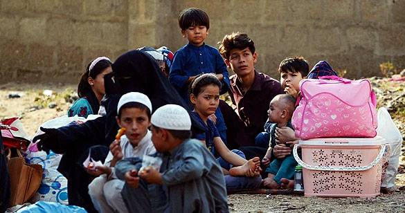 एक्शन: पाकिस्तान ने एक ही दिन में निर्वासित किए 852 अफगान परिवार