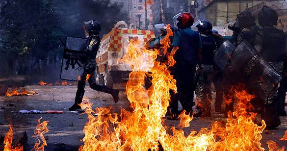 बांग्लादेश में एक बार फिर से हिंसा का दौर शुरू, भारतीय उच्चायोग ने चेतावनी जारी की