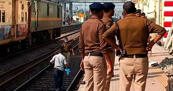यूपी: मिर्जापुर के चुनार स्टेशन पर हादसा, ट्रेन की चपेट में आने से 8 महिलाओं की मौत