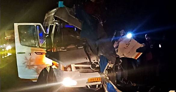 मध्य प्रदेश: इंदौर में भीषण सड़क हादसा, 4 लोगों की मौत और 17 घायल