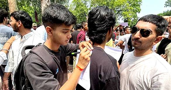 पाक‍ के ख‍िलाफ चंडीगढ़ के युवाओं का जोश हाई: सिविल डिफेंस वॉलंटियर्स बनने को उमड़ी भीड़