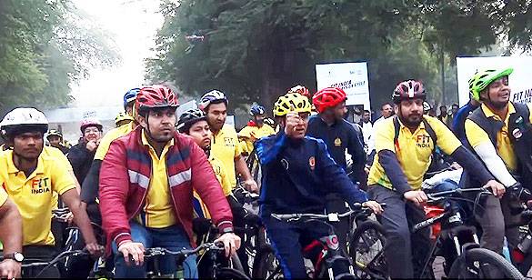 लोगों को फिटनेस अपनाने के लिए प्रोत्साहित करता है फिट इंडिया संडे ऑन साइकिल
