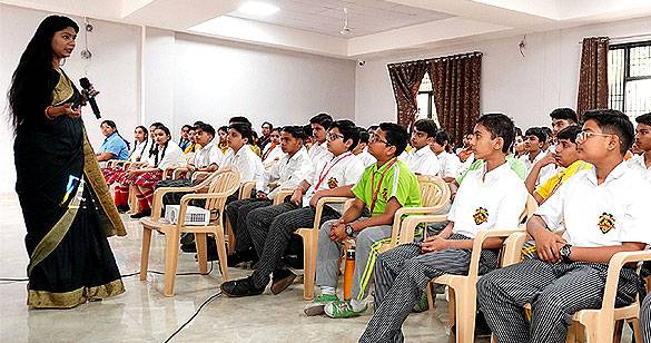 राजीव इंटरनेशनल स्कूल के विद्यार्थियों को दी साइबर सुरक्षा की जानकारी