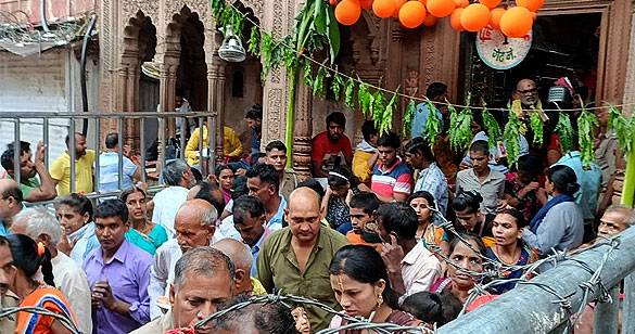 वृंदावन: बिहारीजी मंदिर में दर्शन करने आए मुंबई के श्रद्धालु की मौत