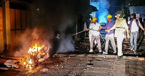 मध्य प्रदेश के महू में उपद्रवियों ने फिर की आगजनी, 40 से ज्यादा लोगों पर FIR दर्ज