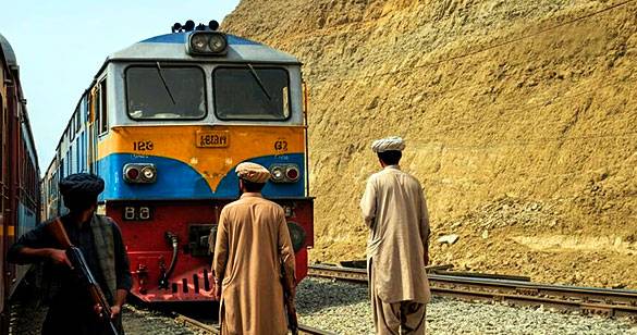 पाकिस्तान: ट्रेन हाईजैक होने के बाद यात्रियों को बचाने का अभियान अब भी जारी