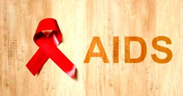 एचआईवी-दवाओं की कमी के कारण लोग अनिश्चितक़ालीन धरने पर