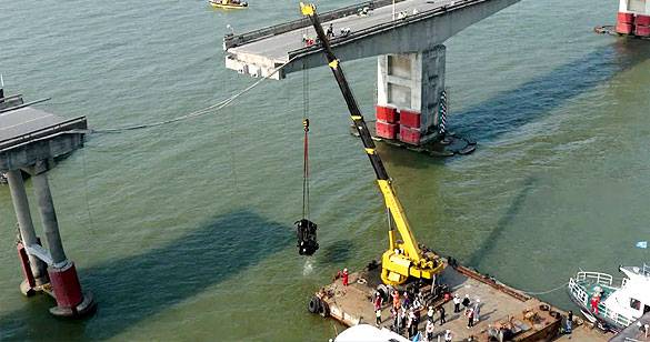 चीन के शांक्शी प्रांत में बाढ़ से पुल ढहा, 11 लोगों की मौत, 50 से अधिक लापता